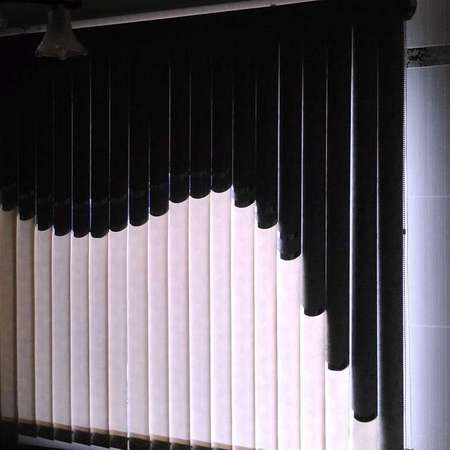 Жалюзи вертикальные пластиковые чёрно-белые